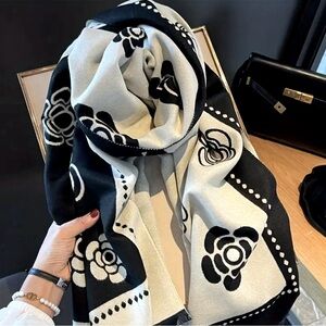 Beautiful Blk & White Scarf